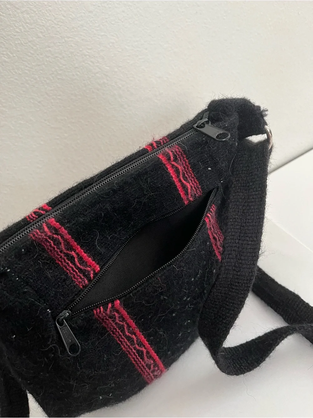 Peruvian embroidered crossbody shoulder bag. - Picture 5 of 13